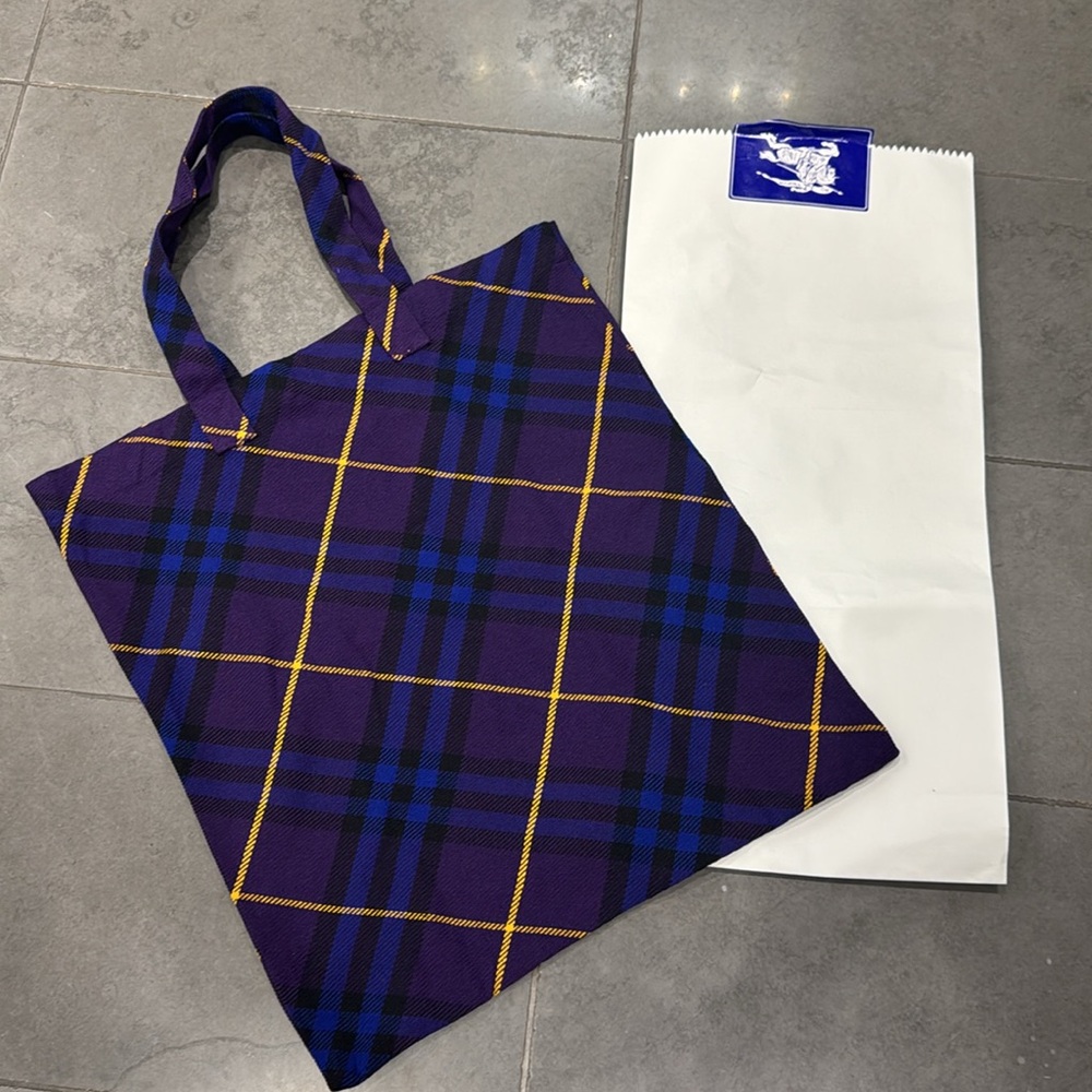 NEW!! Burberry designer oversized tote about 22”H X 16” wide, 2 straps
